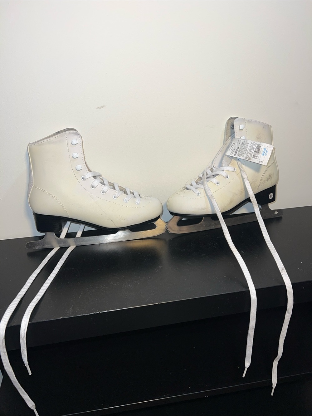 White Women's Figure Ice Skates - Classic Lace-Up